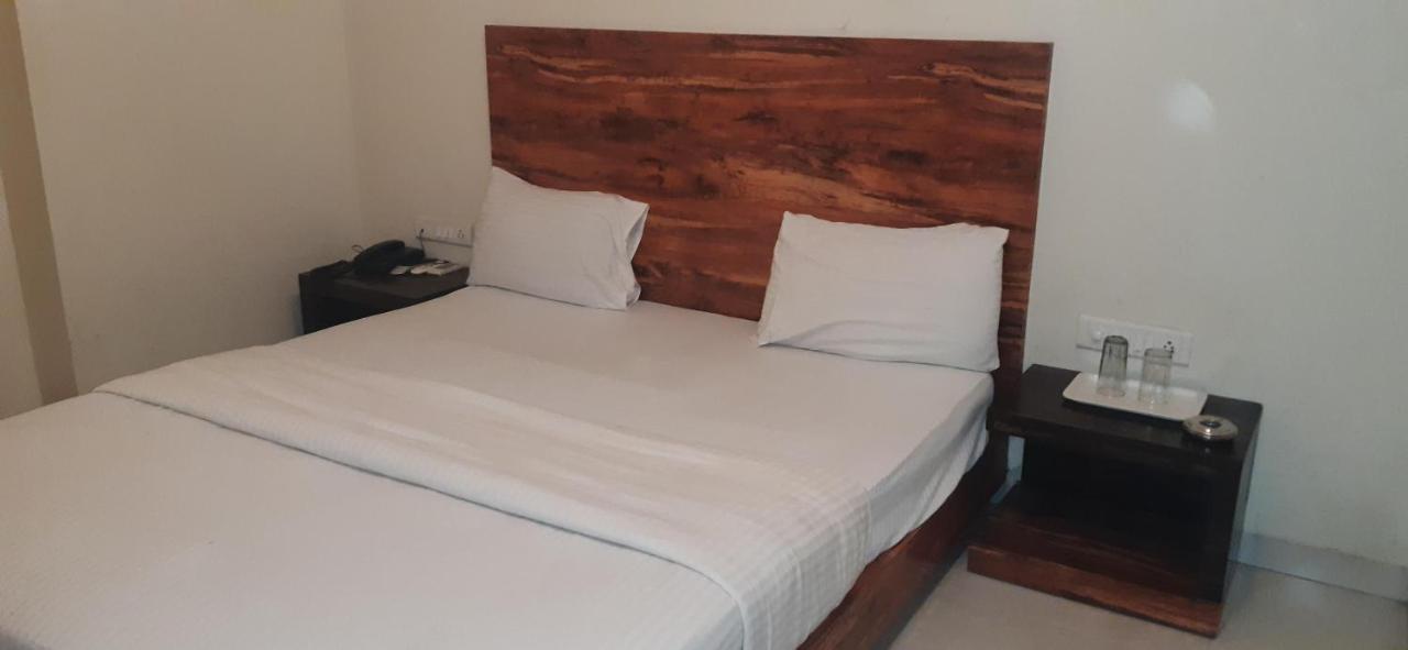 Hotel Sai Comforts Bapane Exterior foto