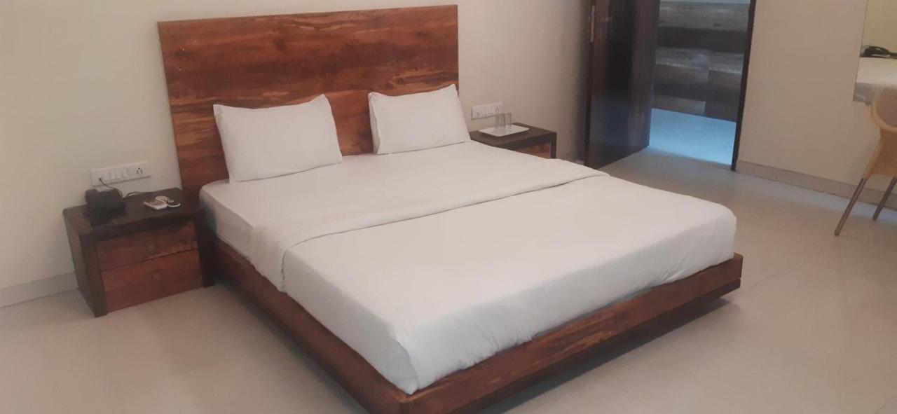 Hotel Sai Comforts Bapane Exterior foto